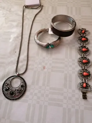 Colgante y 2 Pulseras Plata y Negro