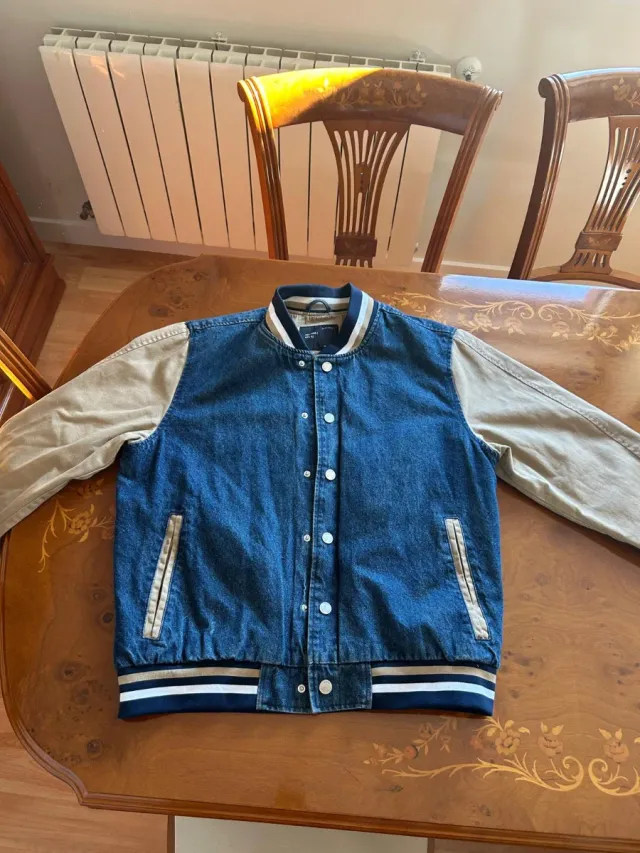 Chaqueta vaquera estilo béisbol