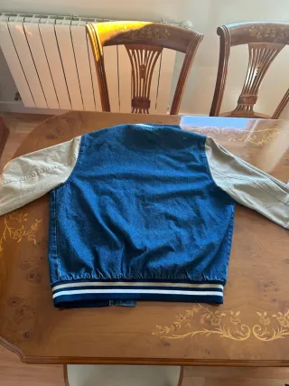 Chaqueta vaquera estilo béisbol