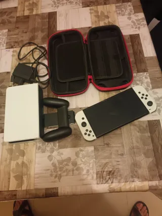 Nintendo Switch Negra y Blanca