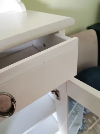 Cómoda/armario blanco con puerta de cristal