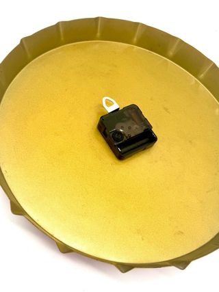 Orologio pubblicitario Crodino vintage in metallo – forma tappo – diametro 33 cm – con scatola originale