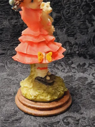 Statuetta bambina con orsetto