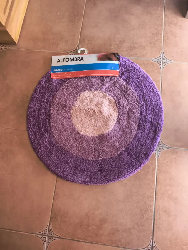Tapete redondo de banheiro roxo