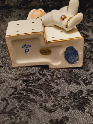 Figura porcellana Arlecchino seduto su dado