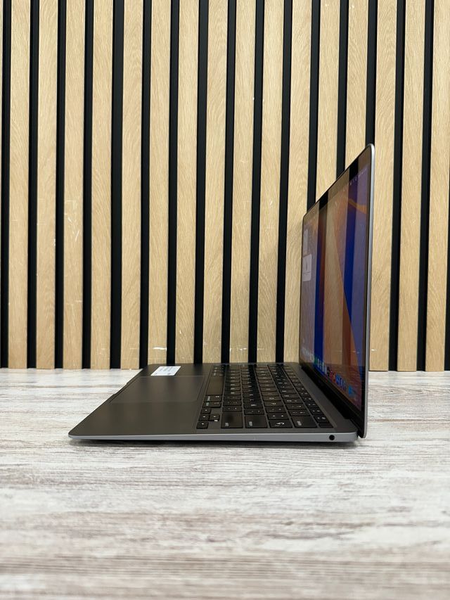 MacBook Air 13" 2020 M1 8gb 256gb SSD