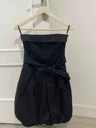Vestido negro strapless con lazada S