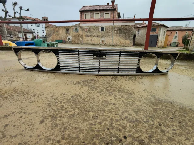 Parrilla Seat 132 Cromada