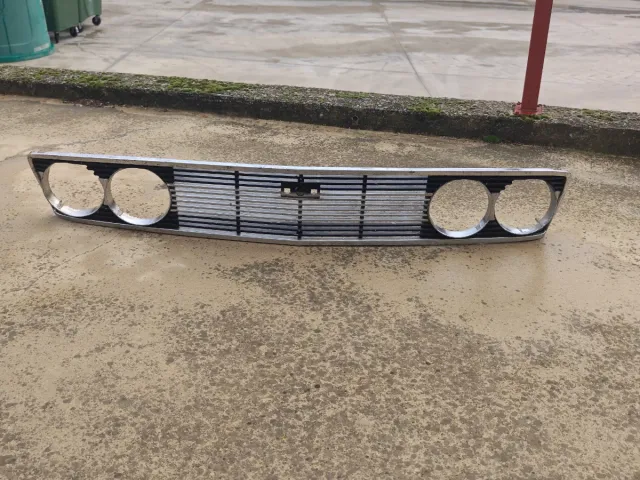 Parrilla Seat 132 Cromada