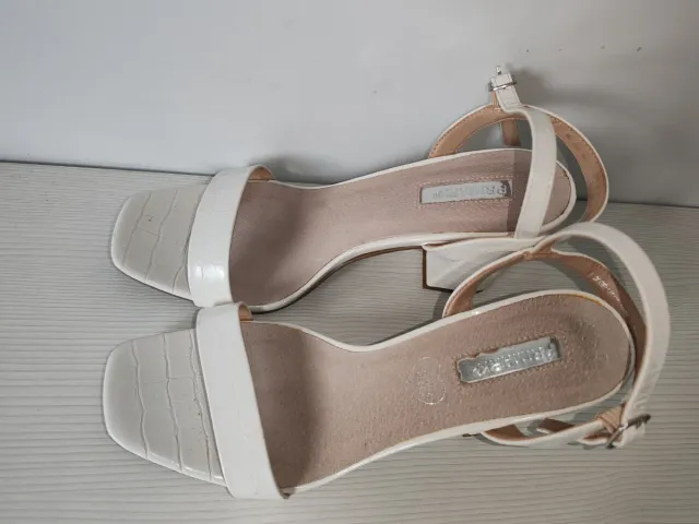 Sandalias blancas tacón bloque Primark