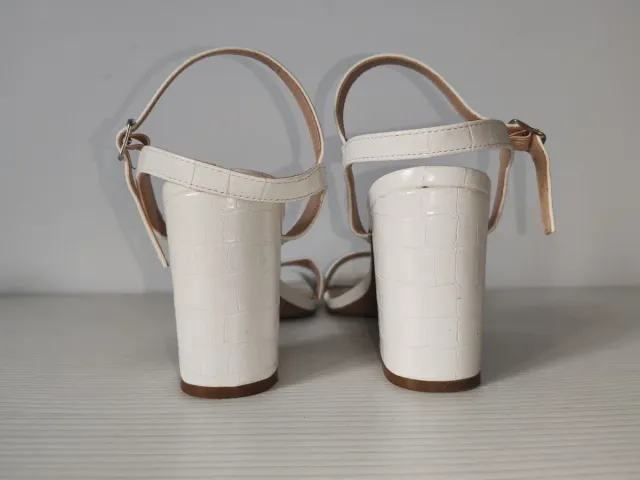 Sandalias blancas tacón bloque Primark