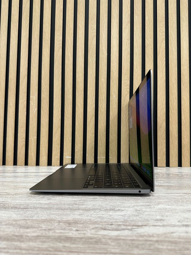 MacBook Air 13" 2020 M1 8gb 256gb SSD