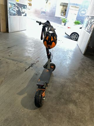 Patinete Eléctrico Naranja y Negro