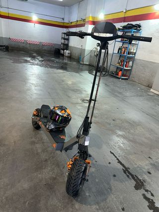 Patinete Eléctrico Naranja y Negro