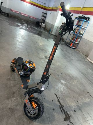 Patinete Eléctrico Naranja y Negro