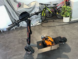 Patinete Eléctrico Naranja y Negro