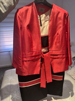 Vestido de fiesta rojo y negro