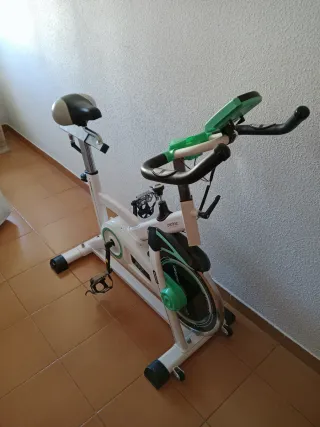 Bicicleta Estática Cecotec Blanca y Verde