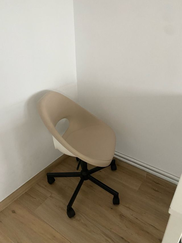 Silla de escritorio con ruedas