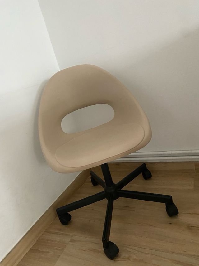 Silla de escritorio con ruedas