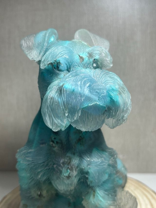 Figura di cane in turchese minerale