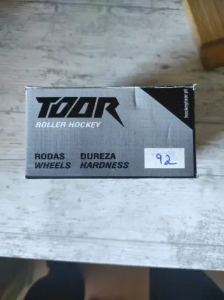 8 Ruedas Hockey Patines TOOR + 2 pelotas + kit