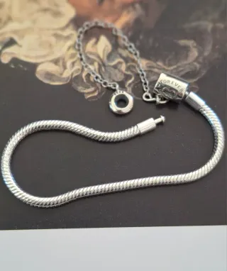 Pulsera Plata con Cadena de Seguridad