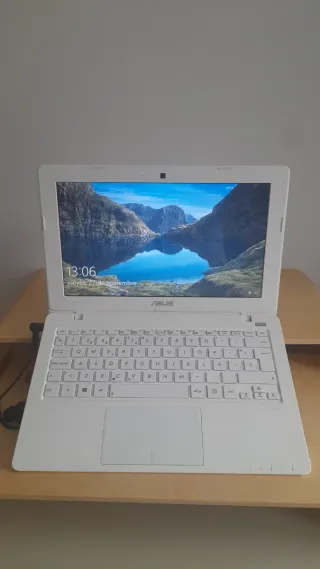 Portátil Asus F200CA de 11,6' pulgadas.