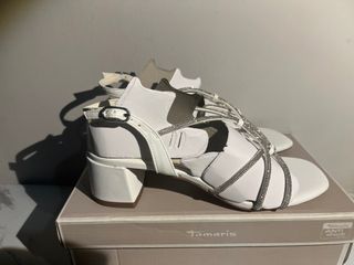 Sandalias Tamaris tacón blanco brillantes