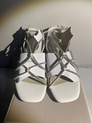 Sandalias Tamaris tacón blanco brillantes