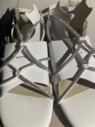 Sandalias Tamaris tacón blanco brillantes