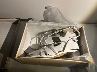 Sandalias Tamaris tacón blanco brillantes