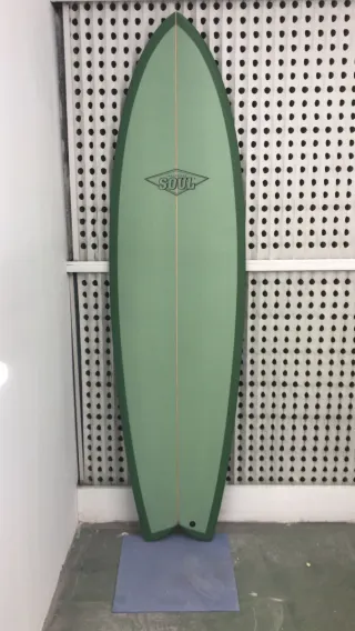 Tabla de surf Fish verde 6.10/ 22/ 50 litros