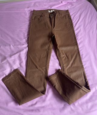 Pantalones efecto piel marrones Talla M