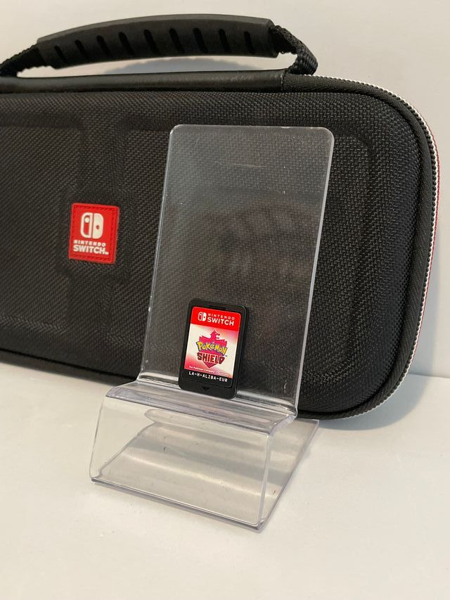 Pokémon Escudo + Funda Original Nintendo Switch
