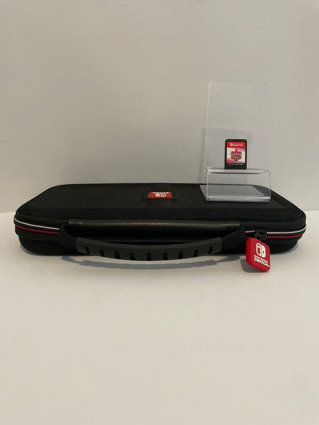 Pokémon Escudo + Funda Original Nintendo Switch