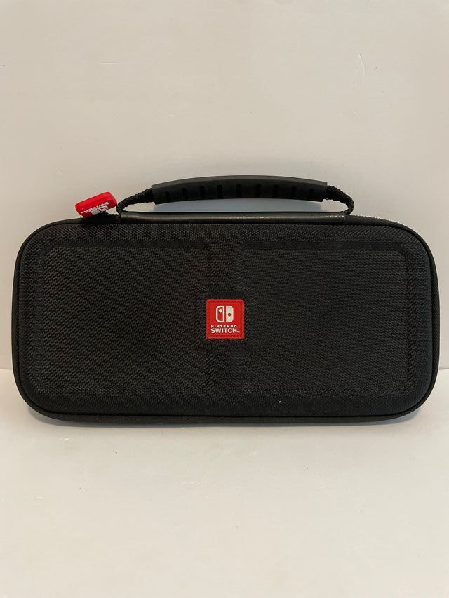 Pokémon Escudo + Funda Original Nintendo Switch