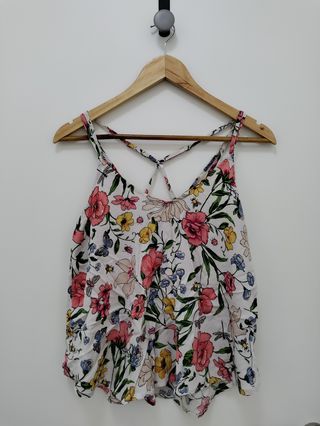 Top floral tirantes cruzados
