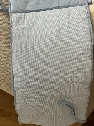 Protector de cuna con dibujo de animal