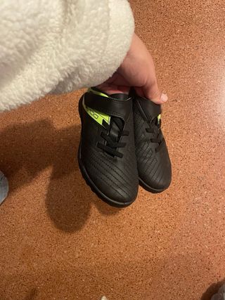 Botas fútbol niño multitacos T.29