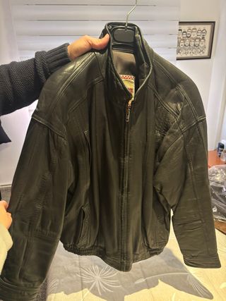 Chaqueta de cuero negra