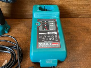 Taladro Makita con 2 baterías y cargador