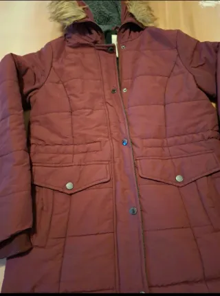 Cazadora acolchada con capucha