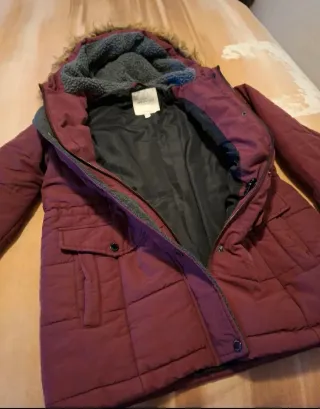 Cazadora acolchada con capucha