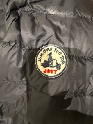 Chaqueta JOTT reversible negra y blanca