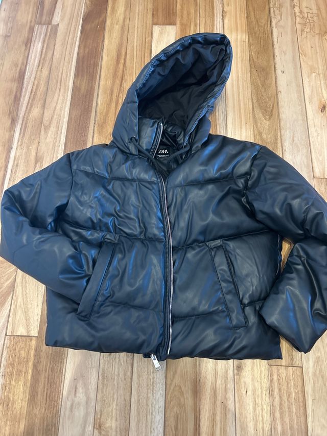 Chaqueta Zara acolchada negra con capucha