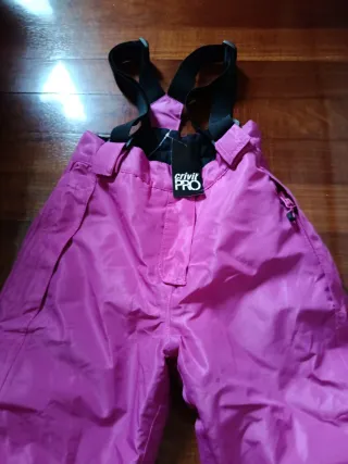 Pantalón nieve  a estrenar.Talla 6-8(122-128)