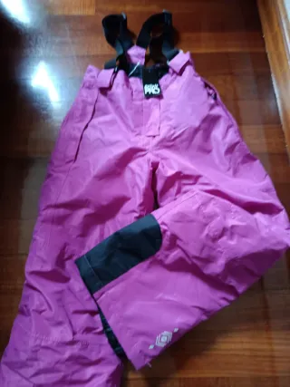 Pantalón nieve  a estrenar.Talla 6-8(122-128)