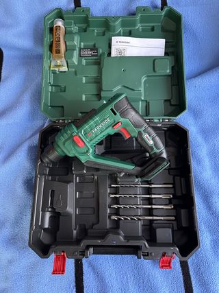 Taladro Percutor Parkside con Maletín y brocas