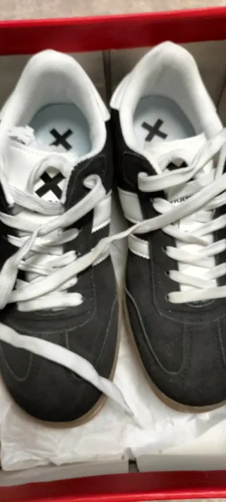 Zapatillas antelina negras Xti